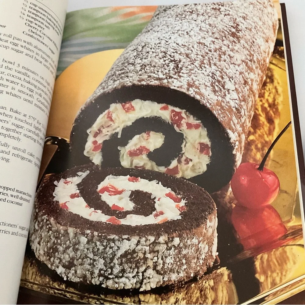 VTG 1984 Hershey’s Chocolate Treasury Chocolate Lovers Cookbook Hardcover Book